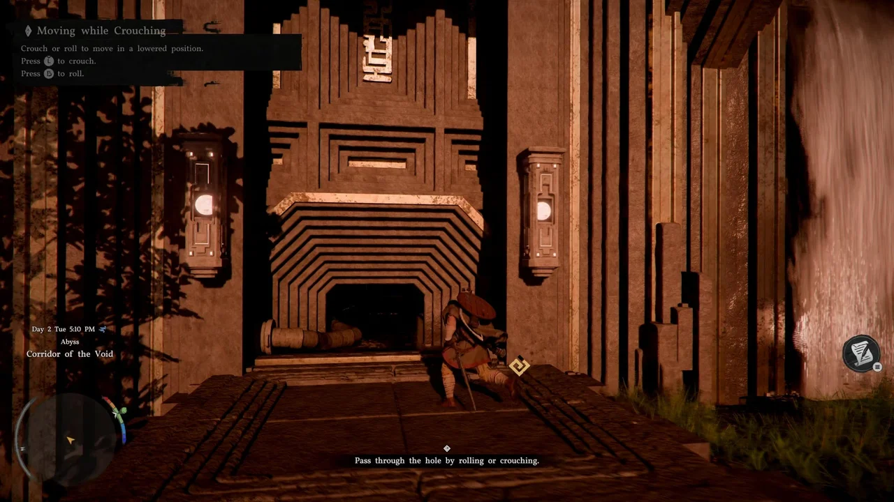 Наверху, сразу за водопадом, вы заметите небольшое отверстие в стене