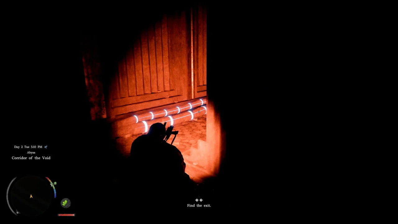 Направьте сфокусированный луч света на загадочные трубы, проложенные прямо по полу