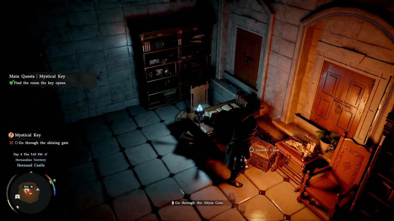 Внутри комнаты вас уже поджидает таинственно светящийся сундук с сокровищами