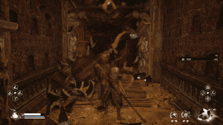 Спуститесь в пасть каменного тигра, которая ведет в очень узкий туннельный проход в недрах храма