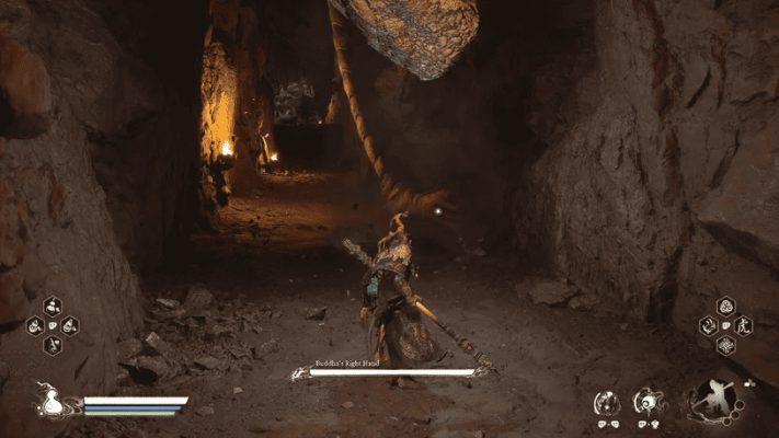 У странной руки есть несколько различных приемов, которые она может использовать как вблизи, так и на расстоянии, с которыми вам придется познакомиться